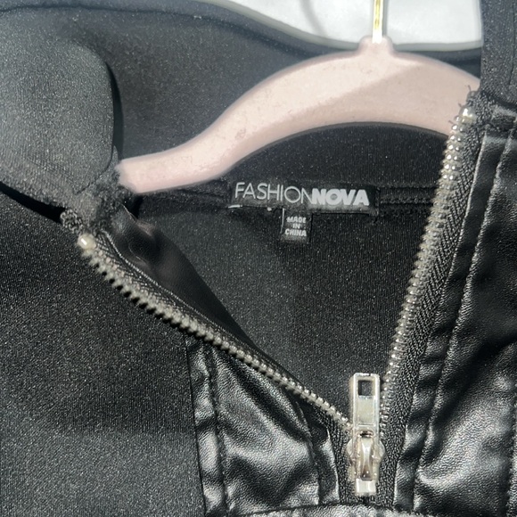 FashionNova size XS hoodie sweatshirt cropped style black 1/4 zipper hoodie - Picture 6 of 10